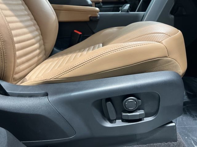 Used 2024 Land Rover Discovery Dynamic SE AWD/4WD image 53