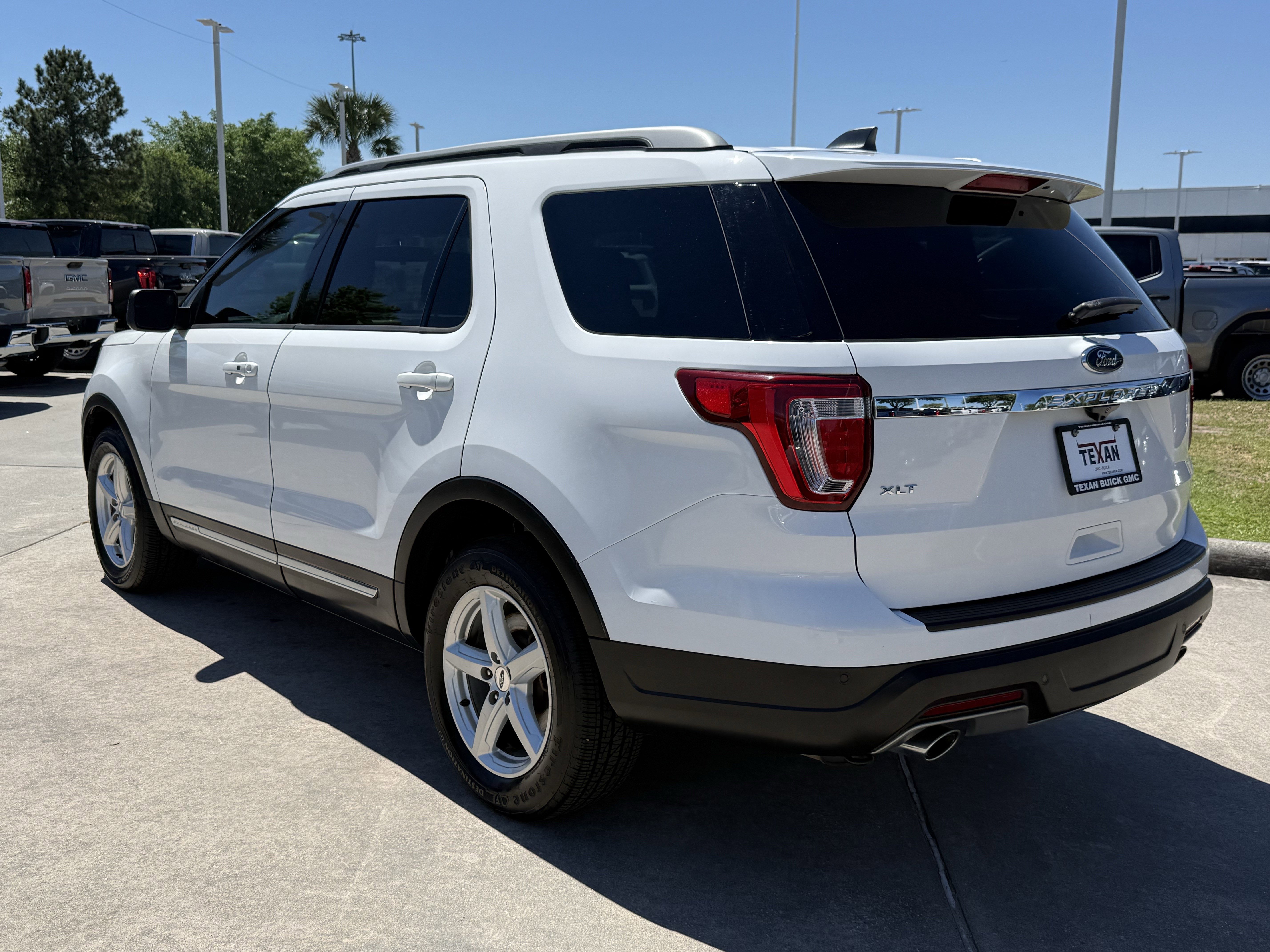 Used 2018 Ford Explorer XLT image 7