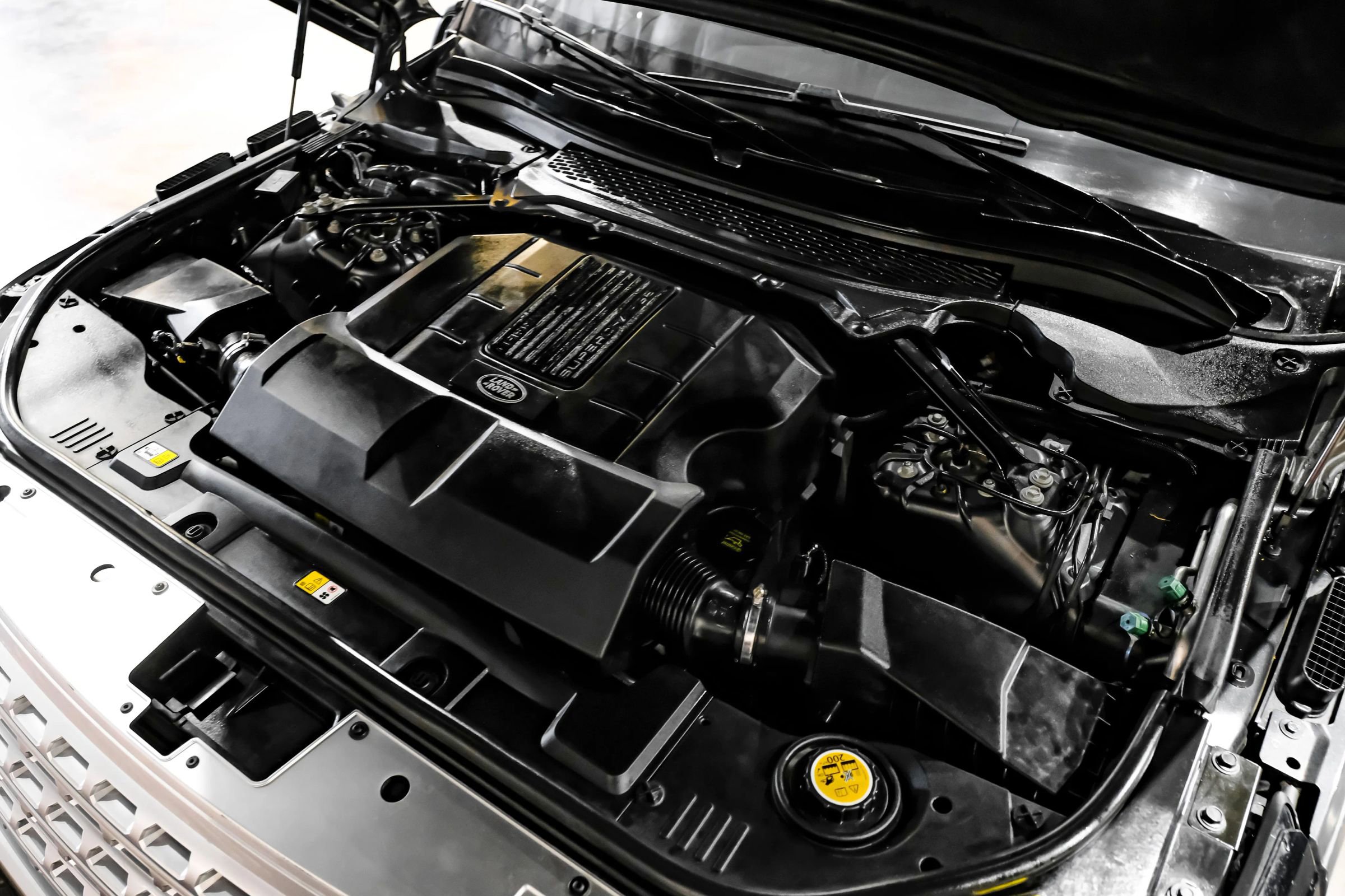 Used 2017 Land Rover Range Rover HSE image 54