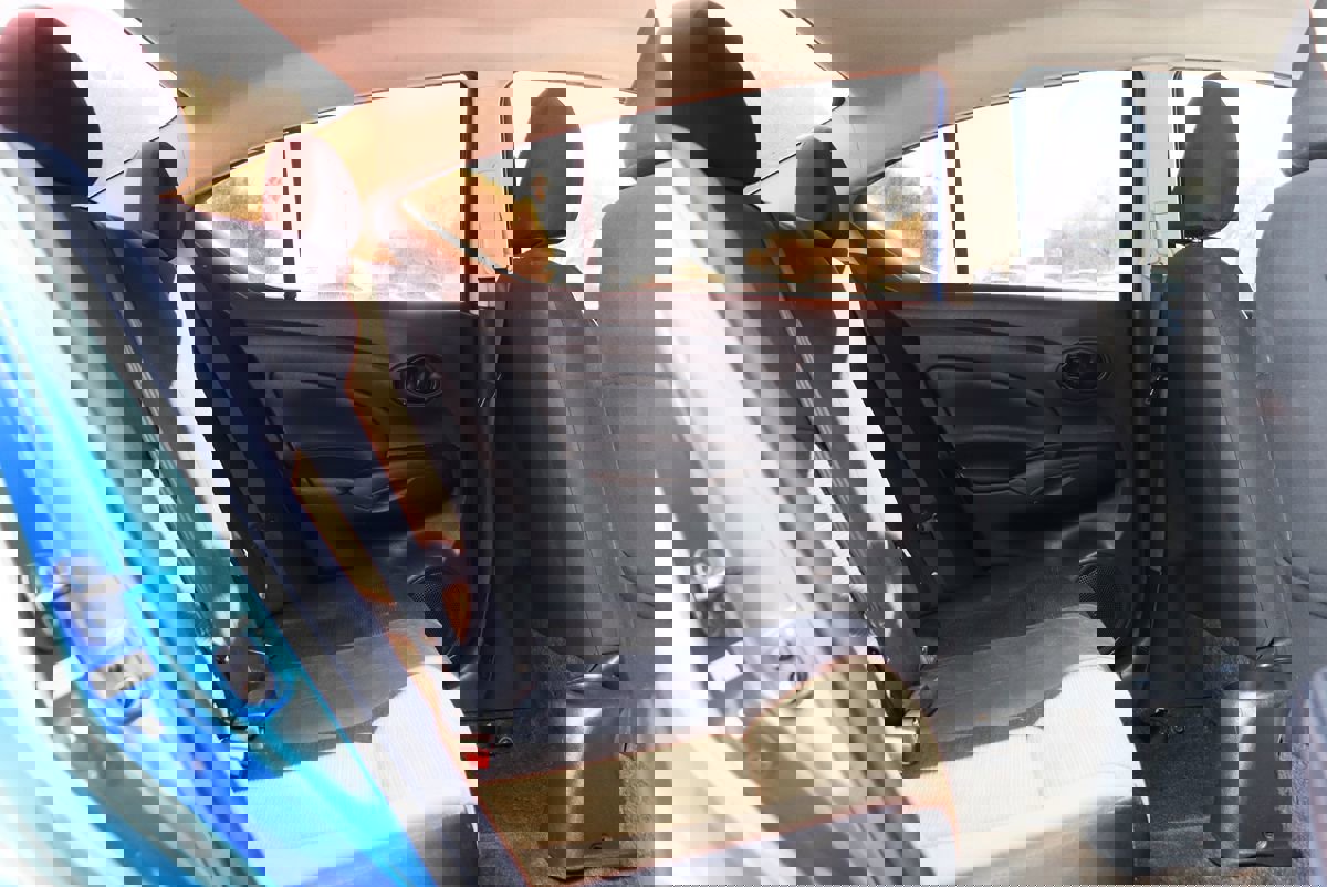 Used 2012 Nissan Versa SV image 27