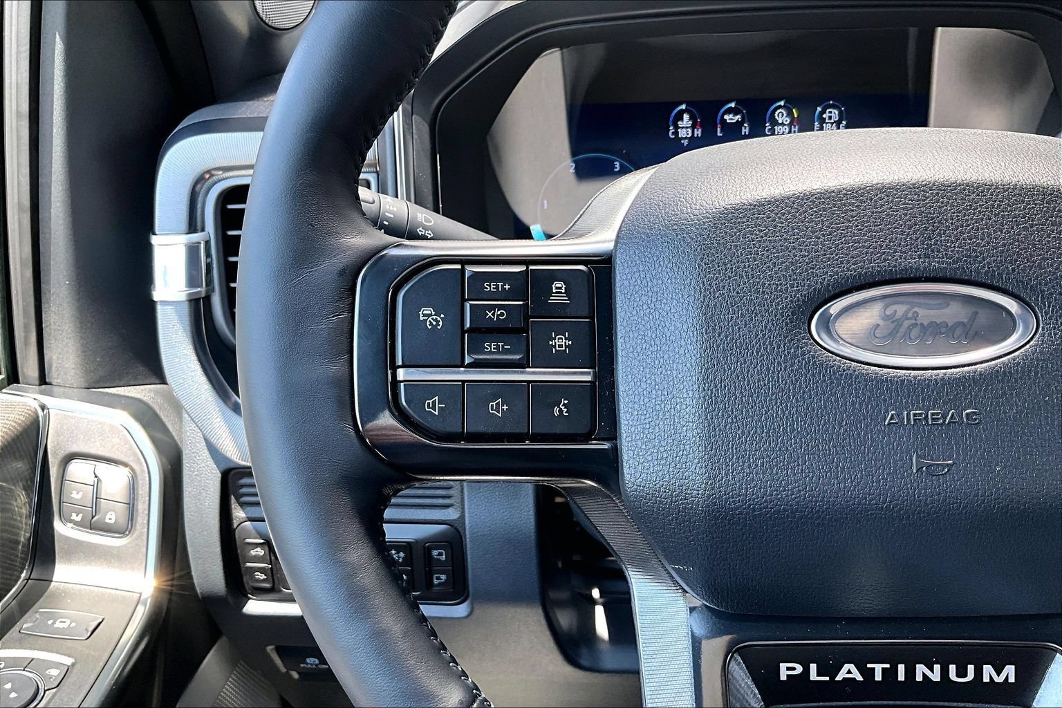 Used 2025 Ford F450 Platinum w/ FX4 Off-Road Package AWD/4WD image 18