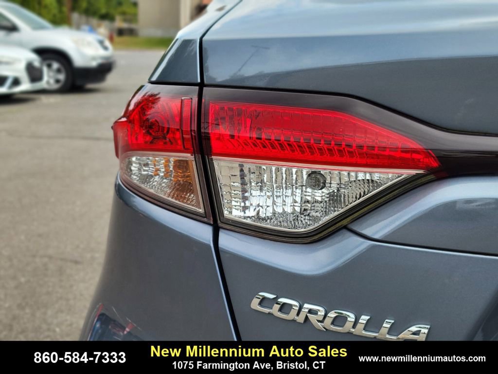 Used 2021 Toyota Corolla LE w/ LE Convenience Package image 9