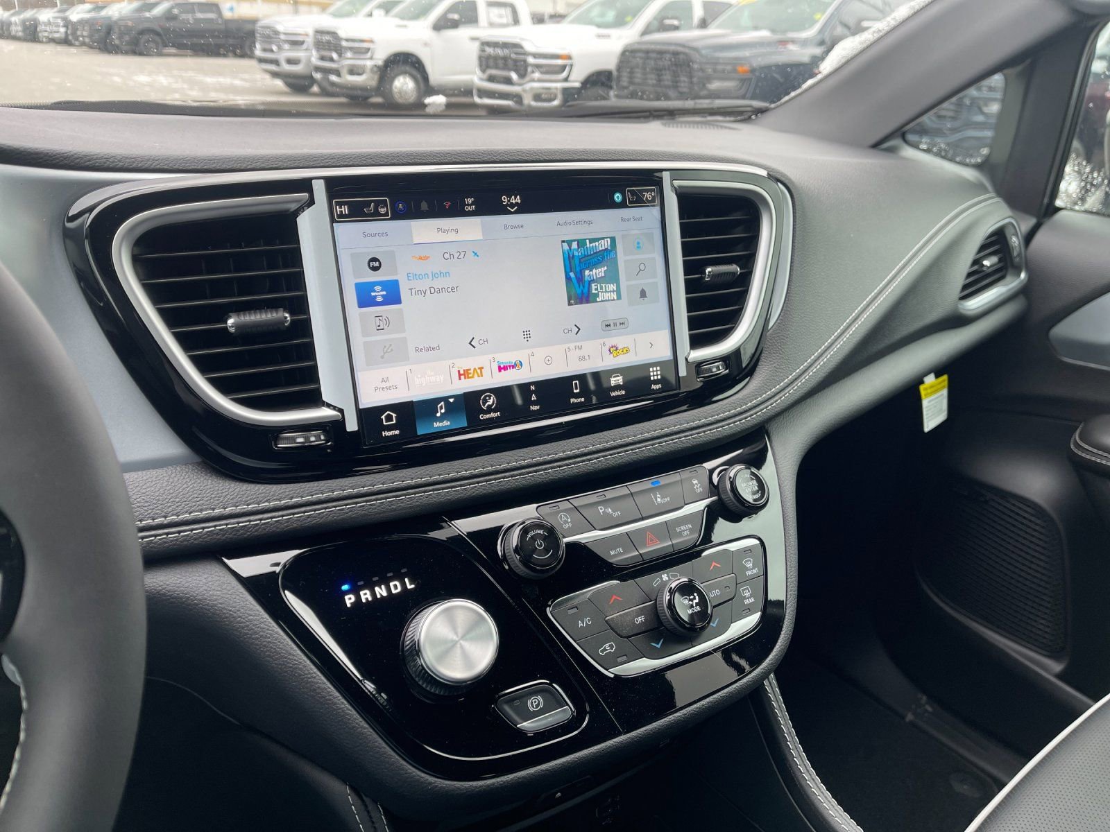 New 2026 Chrysler Pacifica Limited w/ Uconnect Theater Family Group image 22