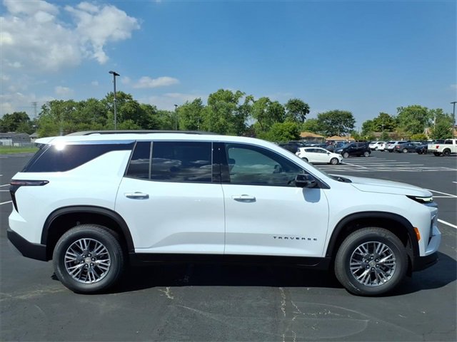 New 2026 Chevrolet Traverse LT w/ Driver Confidence Package image 2