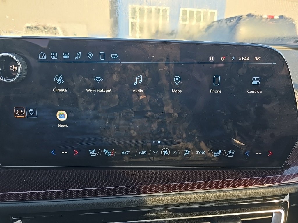 Used 2025 Chevrolet Traverse RS image 31