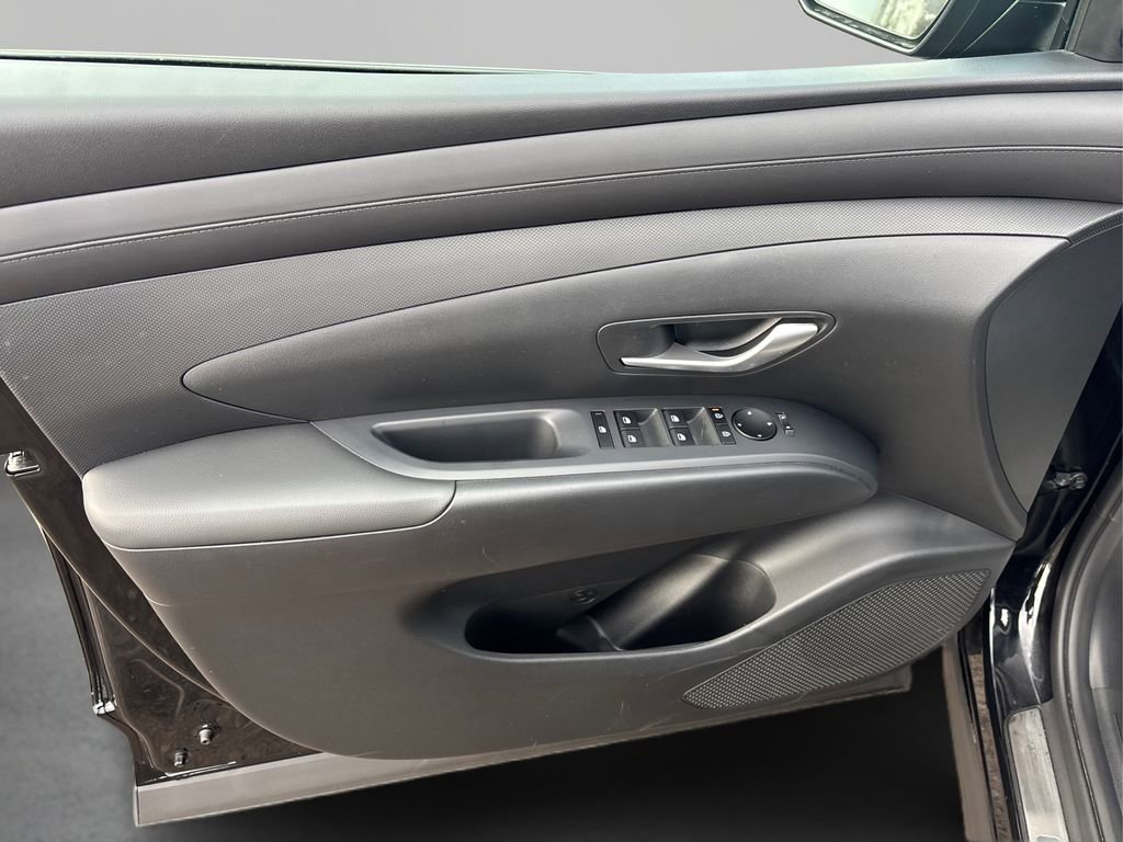 Certified 2025 Hyundai Tucson SE image 22