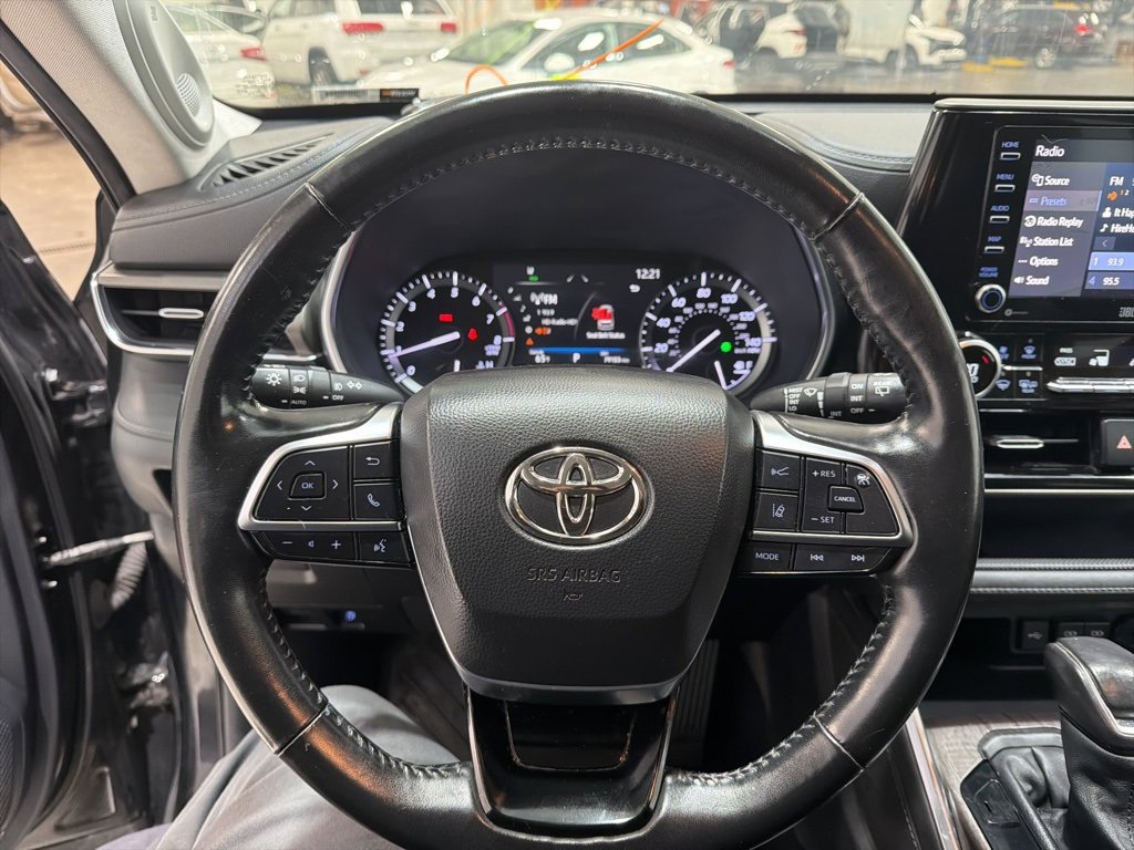 Used 2021 Toyota Highlander Limited image 14