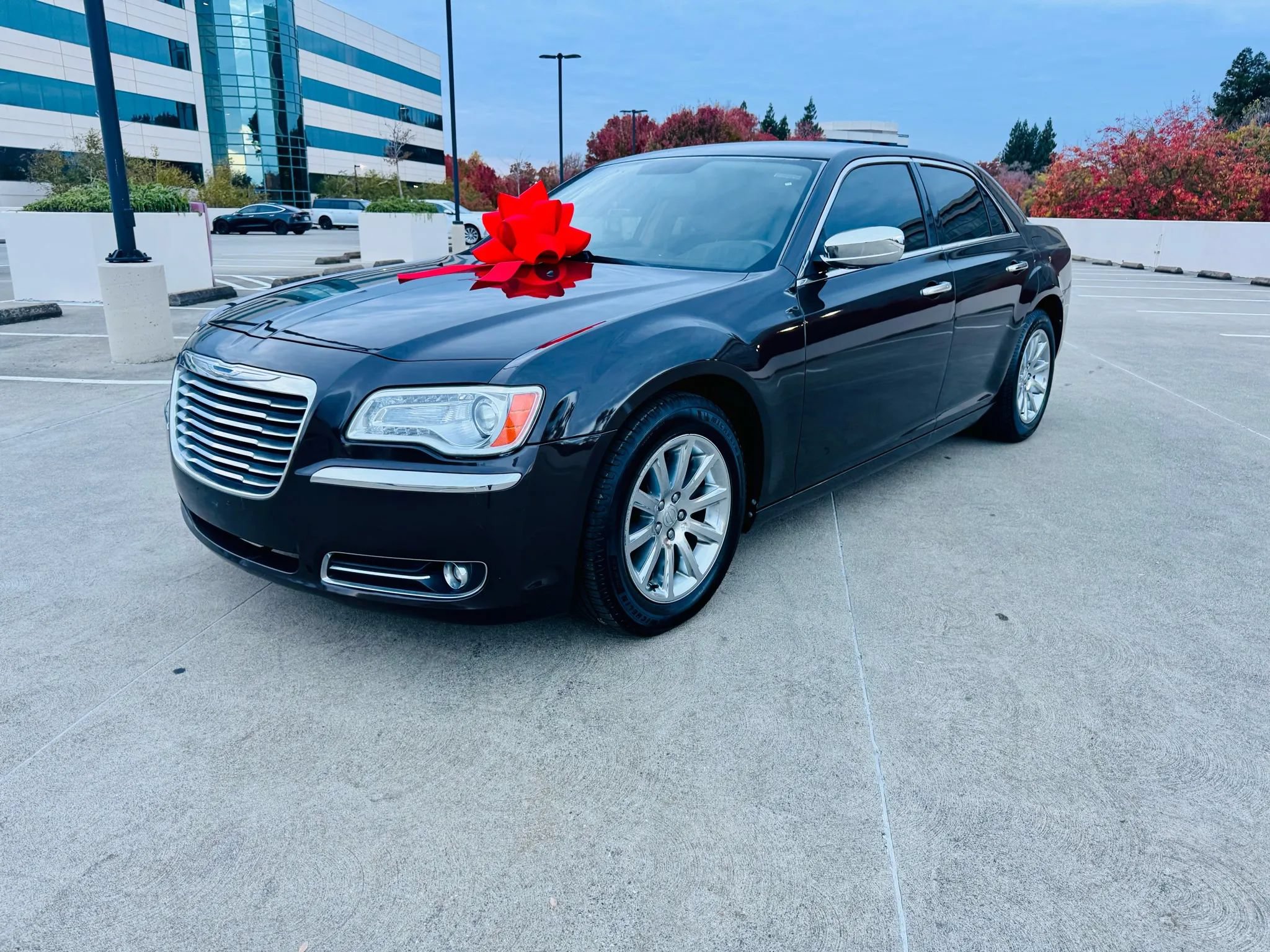 Used 2012 Chrysler 300 Limited RWD image 2