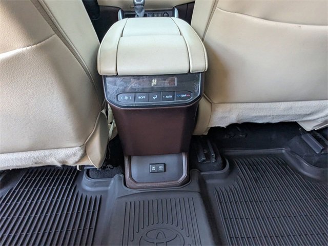 Used 2020 Toyota Highlander XLE image 17