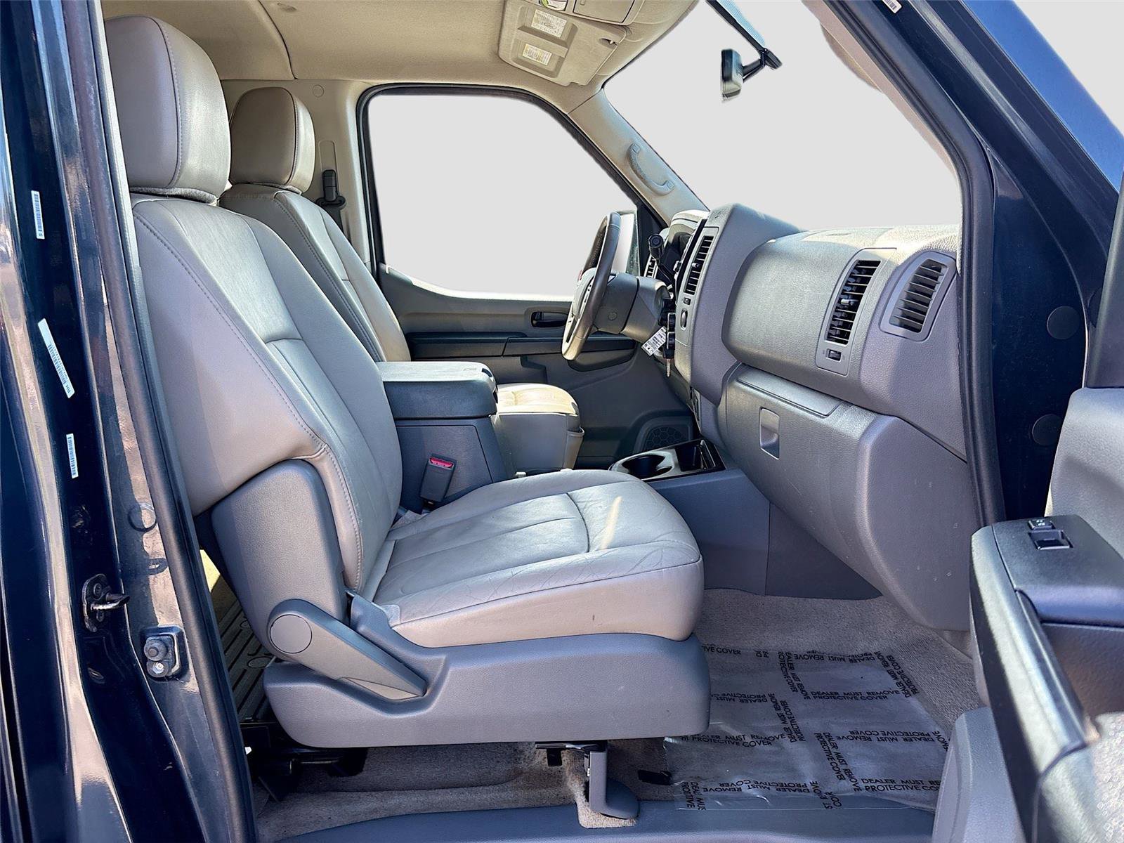 Used 2016 Nissan NV 3500 SL image 31