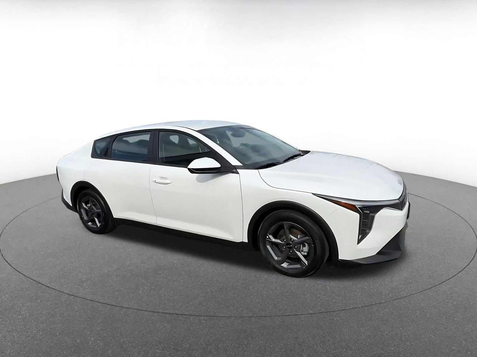 Used 2025 Kia K4 FWD image 2