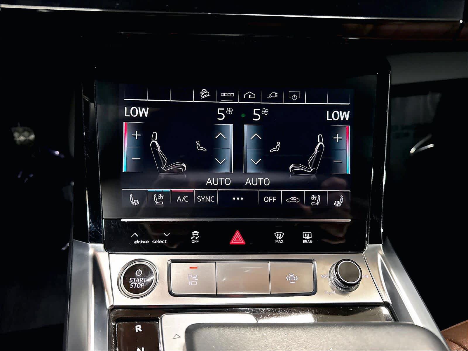 Used 2024 Audi Q8 e-tron Premium Plus AWD/4WD image 33