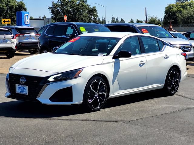 Used 2024 Nissan Altima 2.5 SR FWD image 8