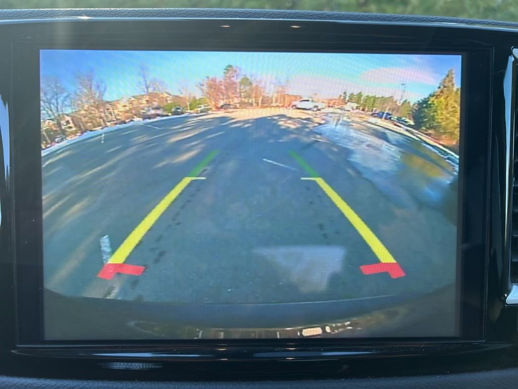 Used 2024 Chrysler Pacifica Touring-L image 22