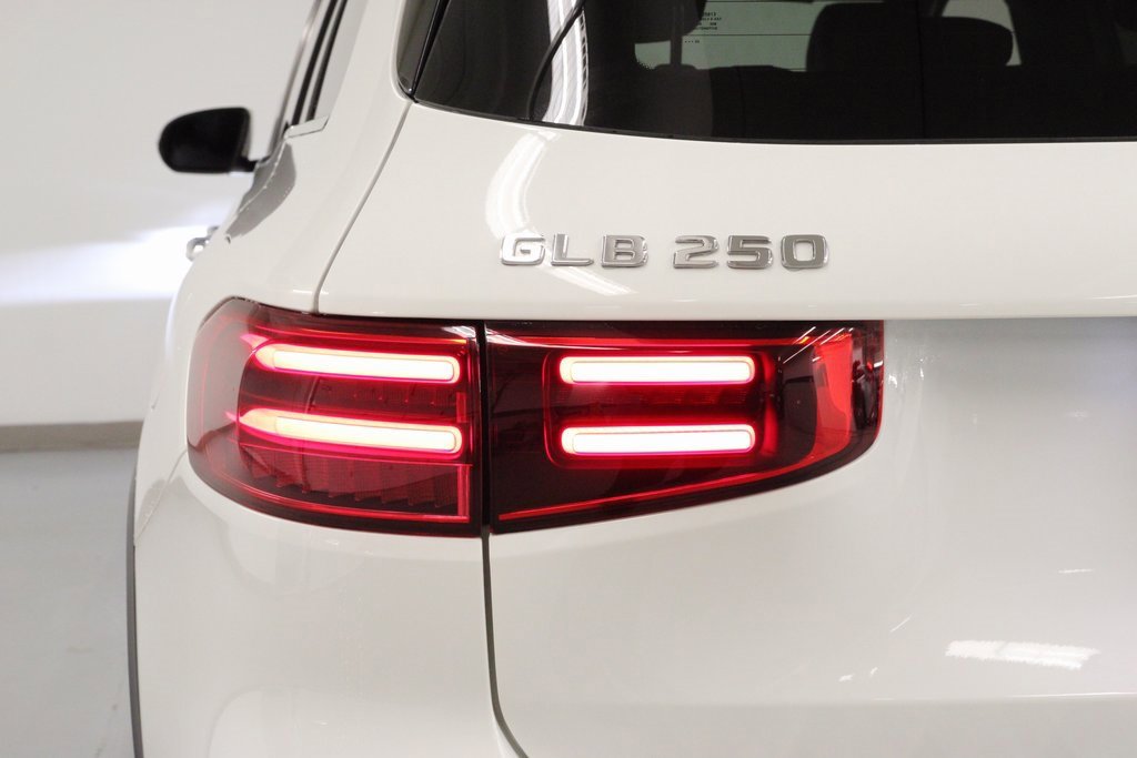 Certified 2024 Mercedes-Benz GLB 250 4MATIC image 11