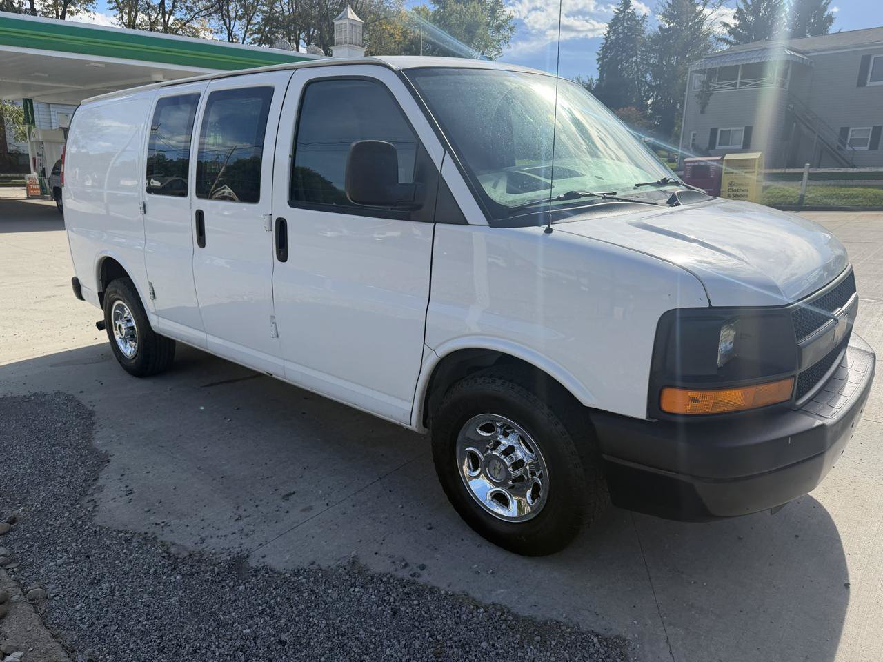 Used 2011 Chevrolet Express 2500 RWD image 7