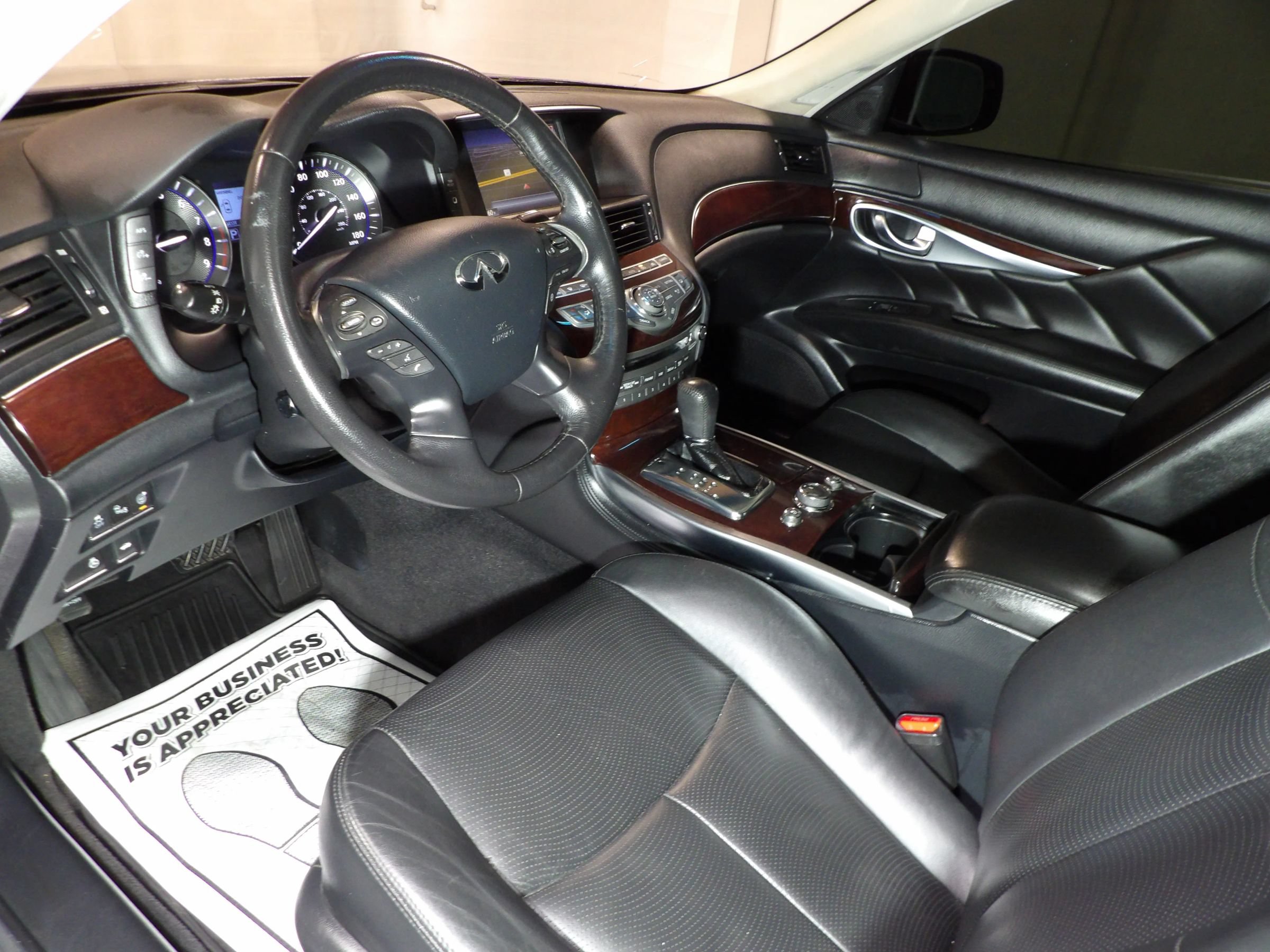 Used 2016 INFINITI Q70 L 3.7 w/ Technology Package AWD/4WD image 12
