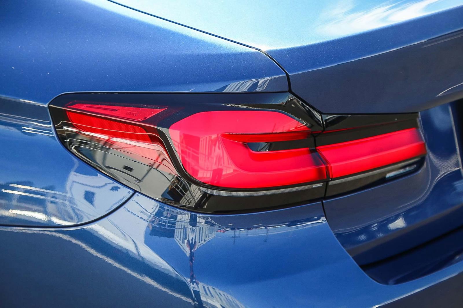 Used 2022 BMW 530i w/ Premium Package image 8