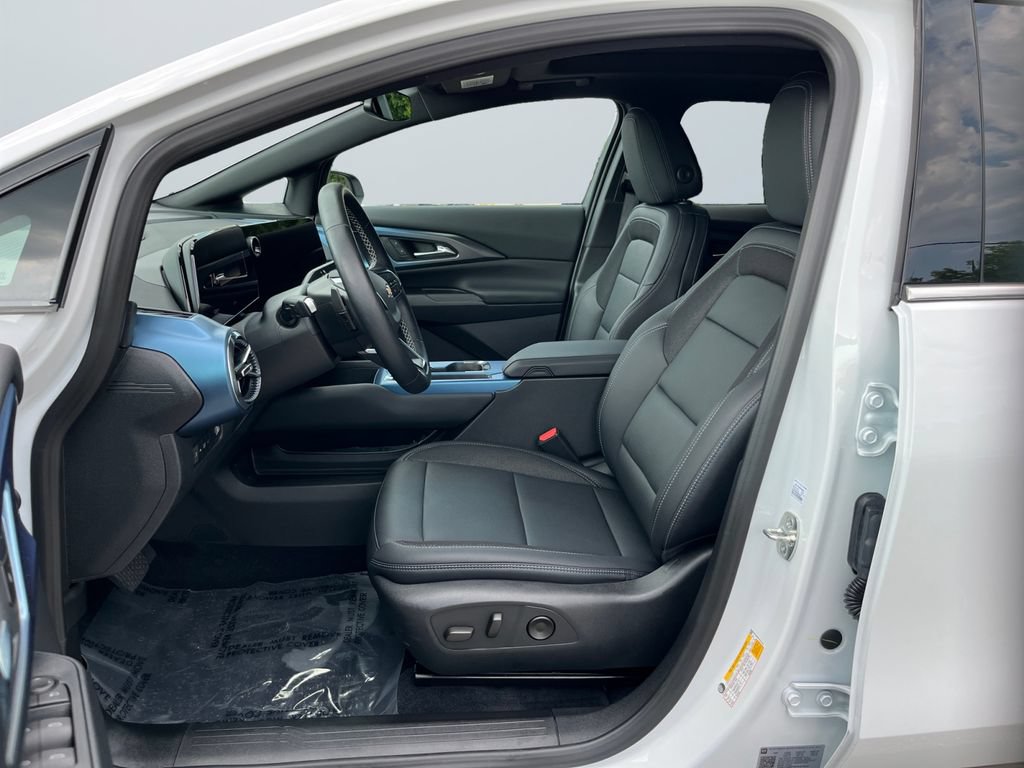 Used 2026 Chevrolet Equinox EV LT FWD image 9