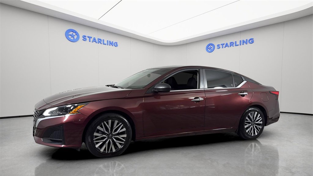 Used 2024 Nissan Altima 2.5 SV image 2