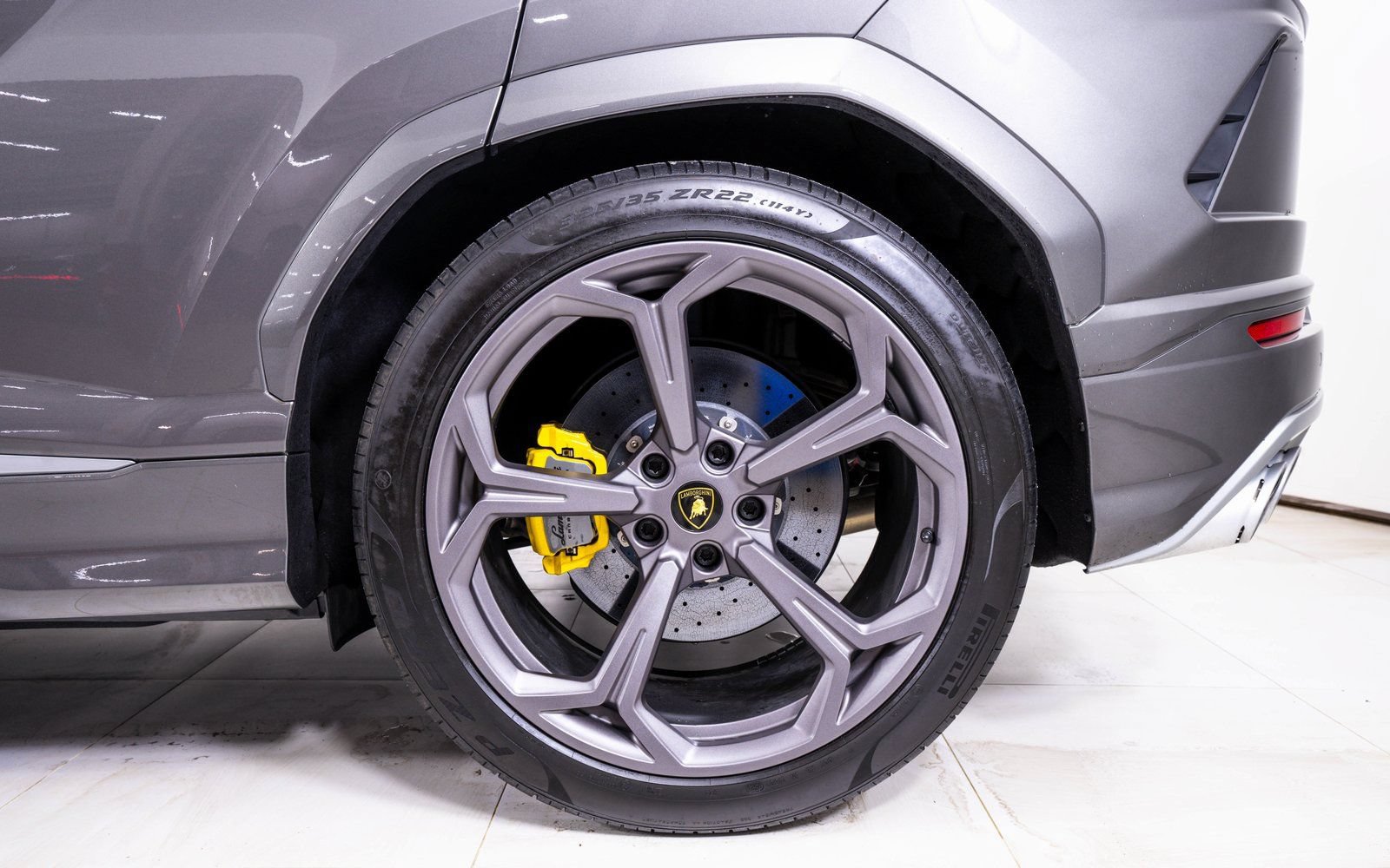 Used 2021 Lamborghini Urus AWD/4WD image 12