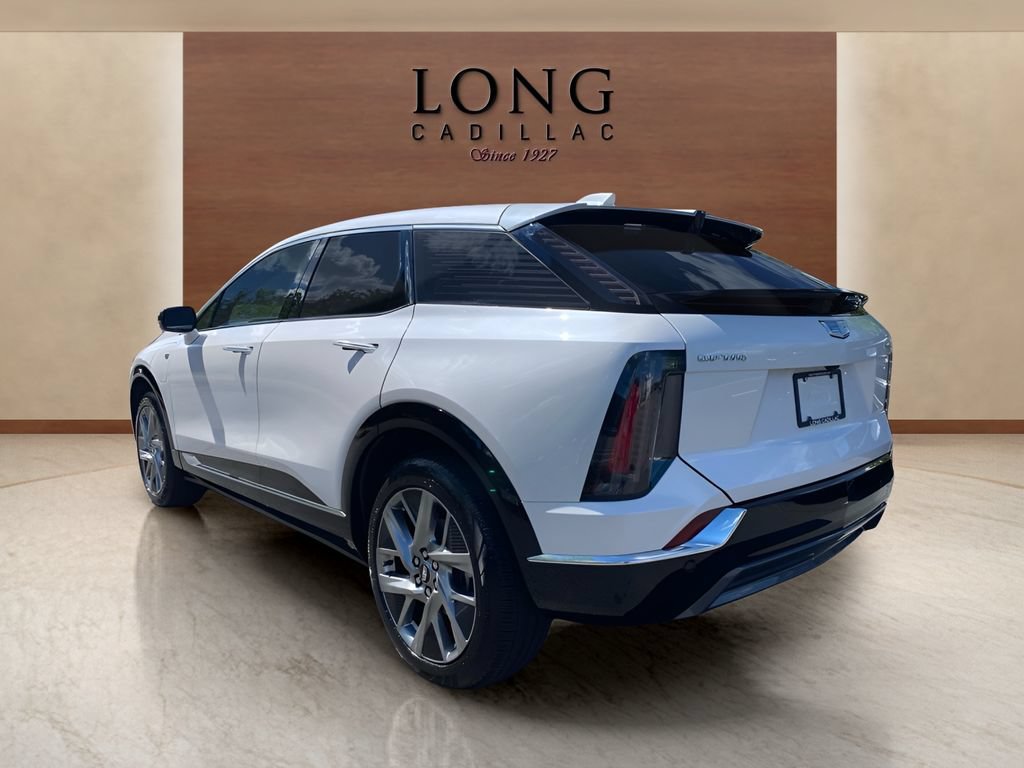 Used 2025 Cadillac Optiq Luxury 2 w/ LPO, Floor Liner Package AWD/4WD image 3