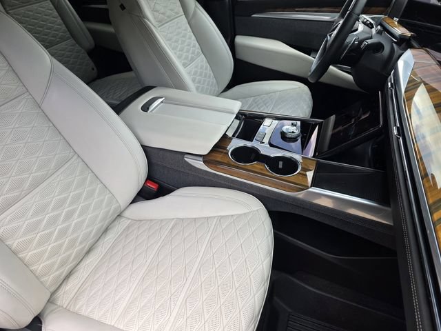 Used 2025 Cadillac Escalade ESV Premium Luxury Platinum w/ LPO, Floor Liner Package AWD/4WD image 13