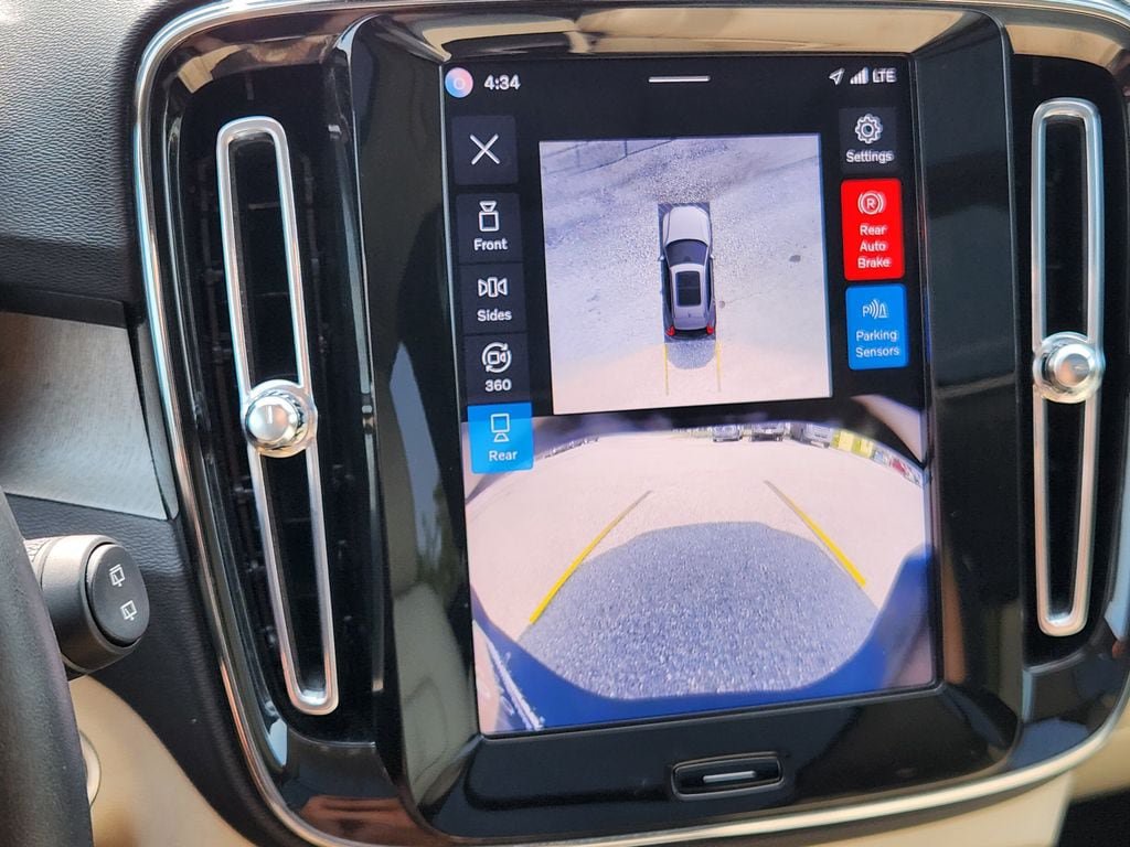 Certified 2025 Volvo XC40 B5 Plus AWD/4WD image 25