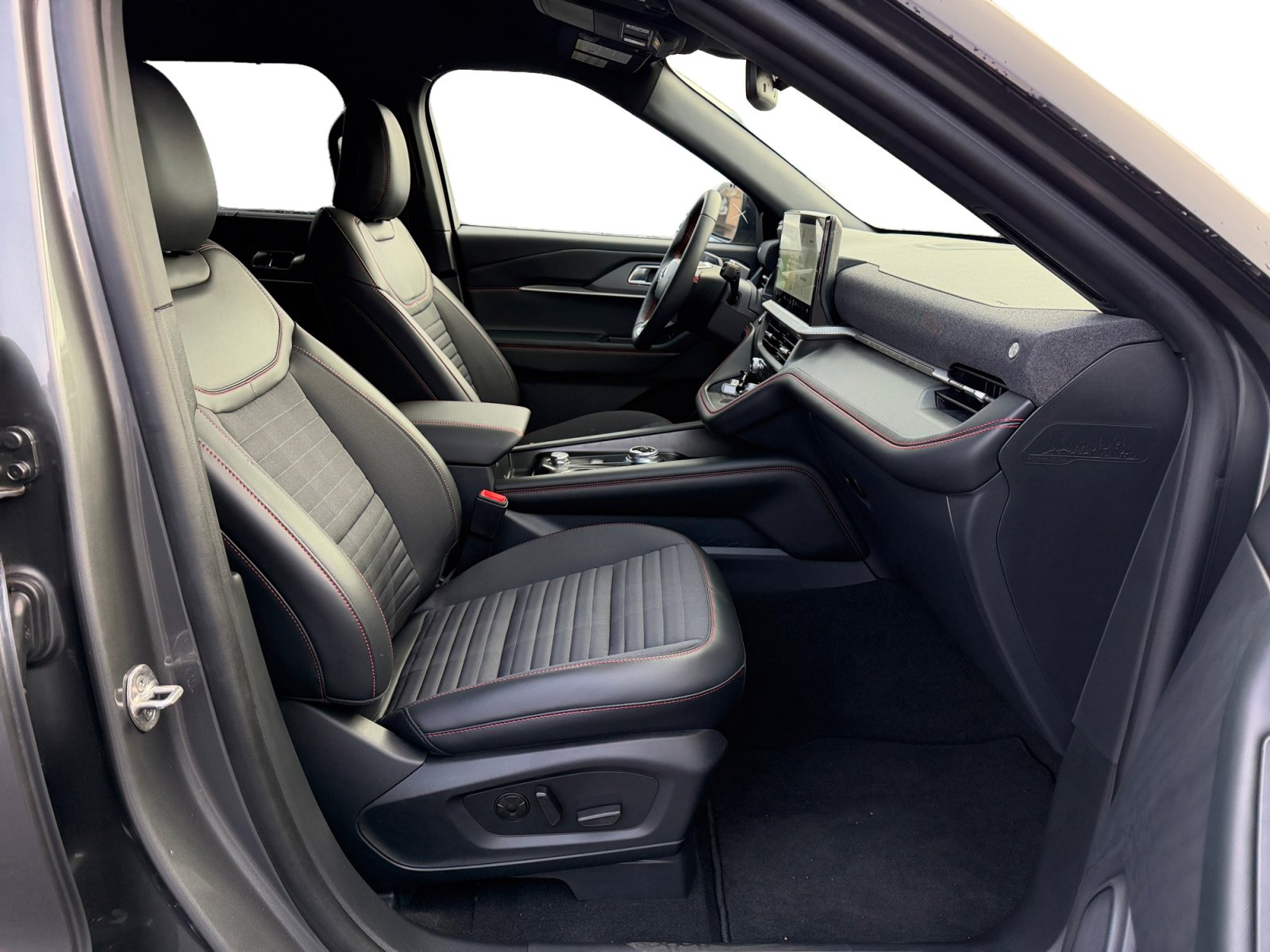 New 2025 Ford Explorer ST-Line w/ Premium Package image 15