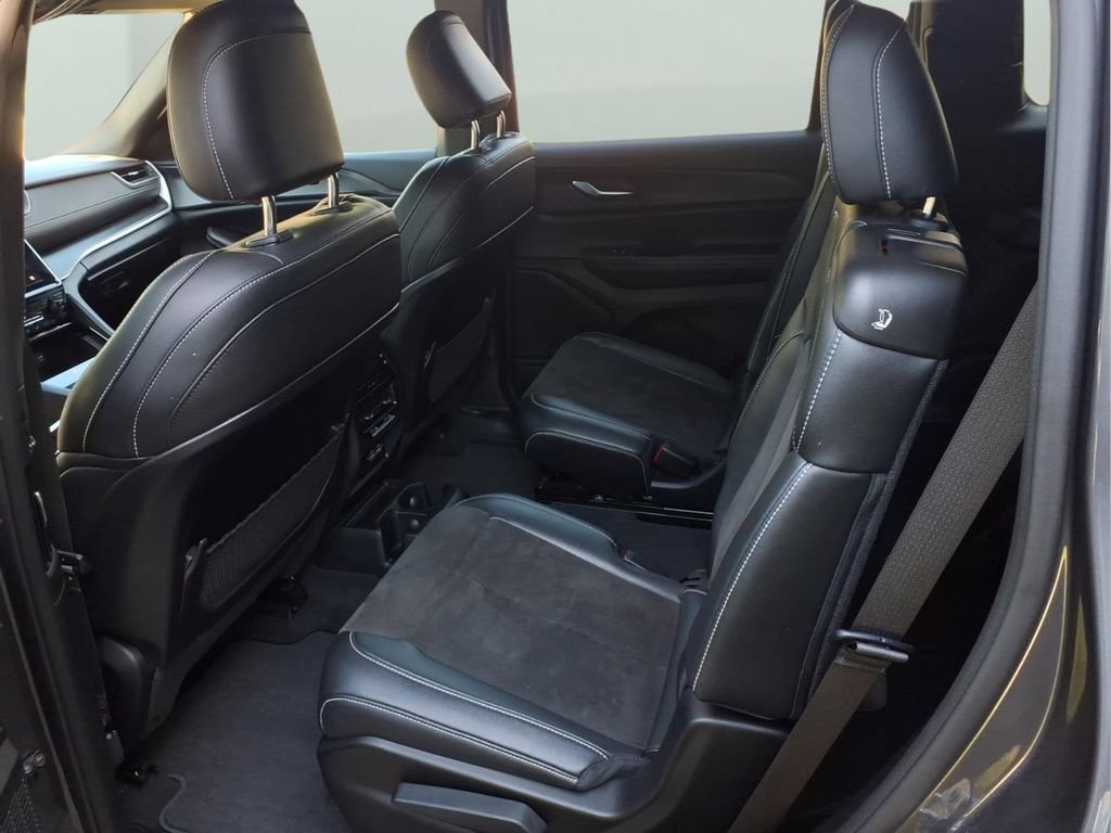 Used 2023 Jeep Grand Cherokee L Laredo AWD/4WD image 29
