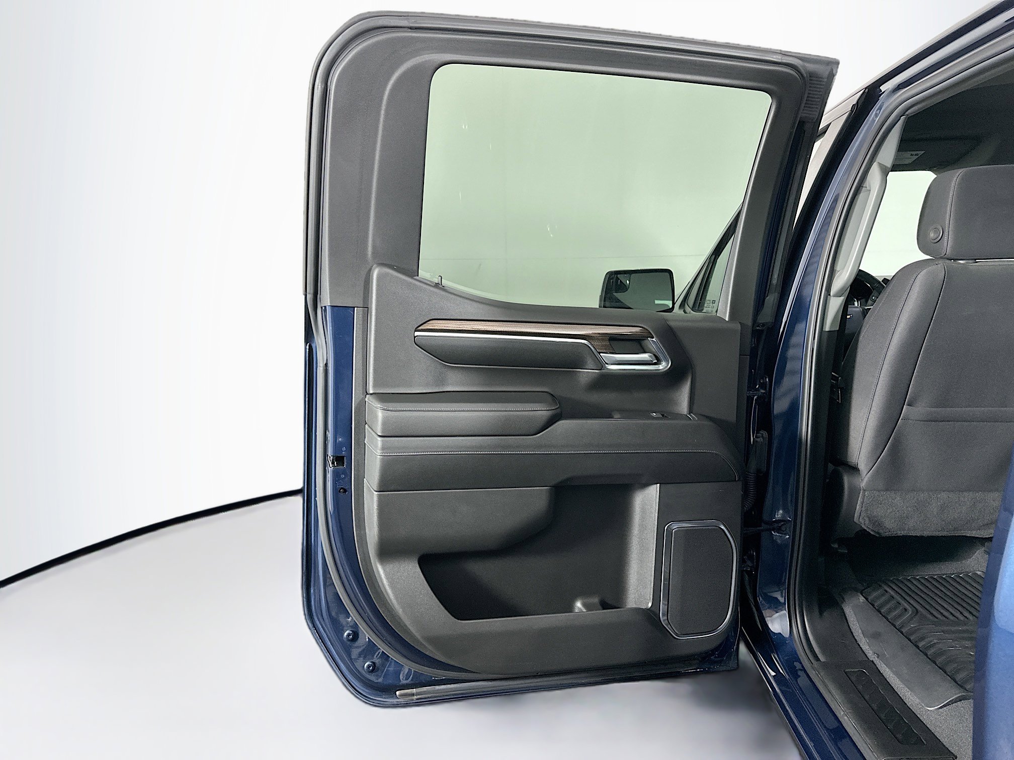 Used 2023 Chevrolet Silverado 1500 LT image 25