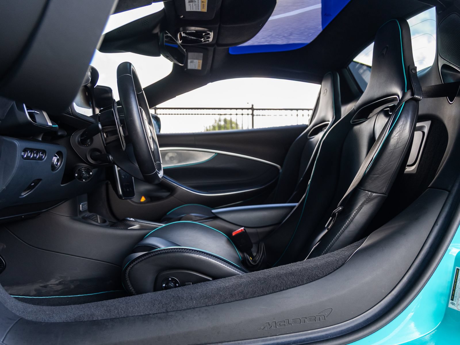 Used 2025 McLaren Artura Spider RWD image 26