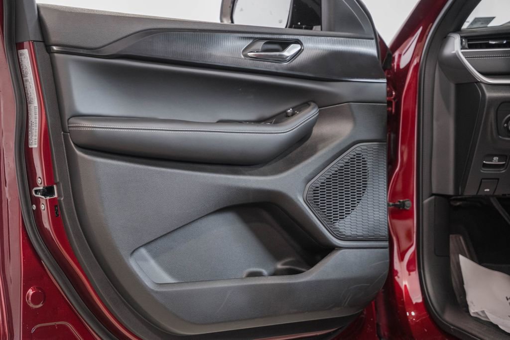 New 2025 Jeep Grand Cherokee Altitude image 35