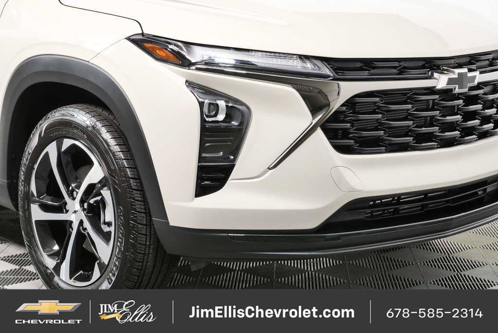 New 2026 Chevrolet Trax RS w/ Sunroof Package FWD image 34