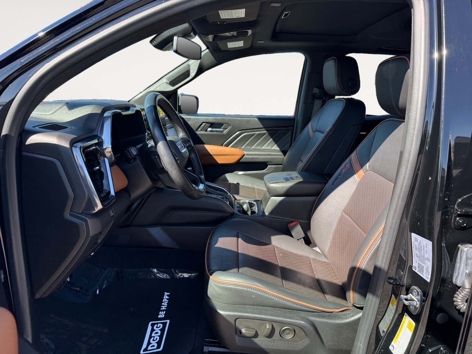 Used 2023 GMC Canyon AT4 w/ AT4 Premium Package AWD/4WD image 10