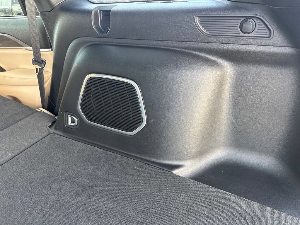 Certified 2024 Jeep Grand Cherokee Limited w/ Luxury Tech Group II RWD image 8