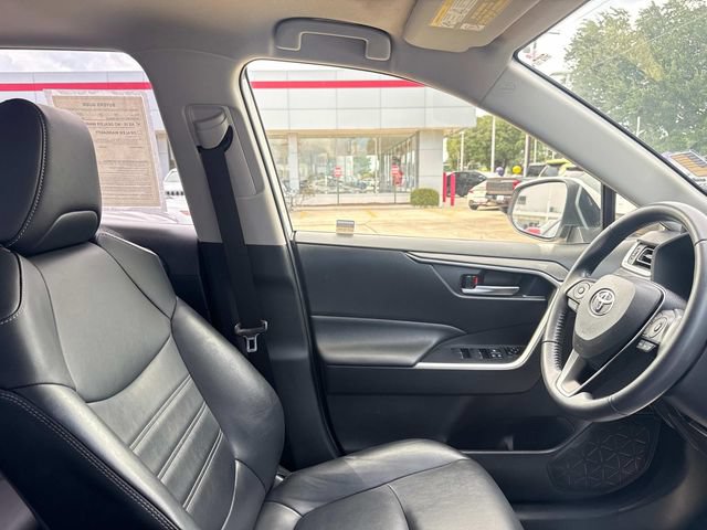 Used 2020 Toyota RAV4 XLE Premium FWD image 14
