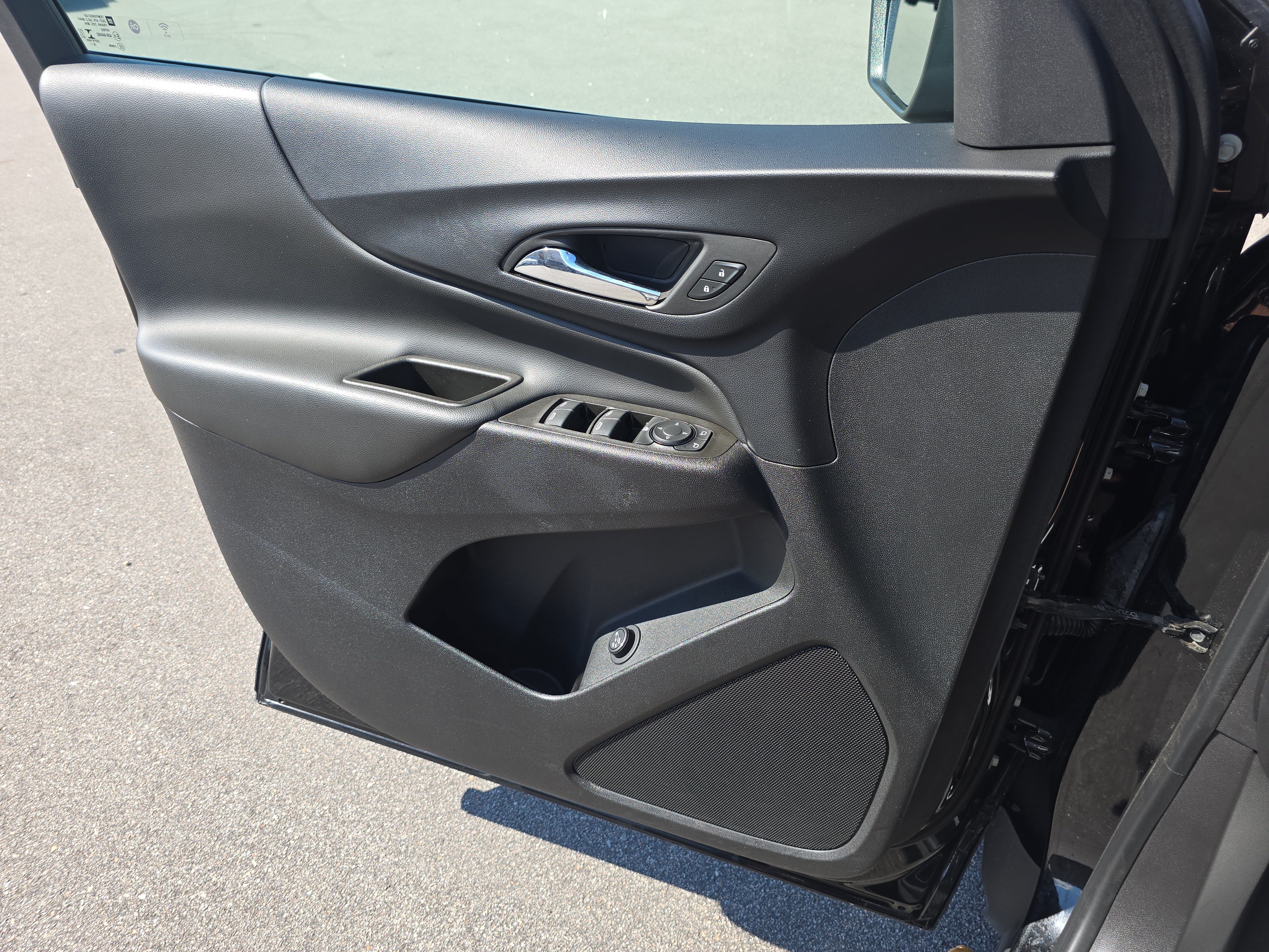 Used 2023 Chevrolet Equinox LT FWD image 28