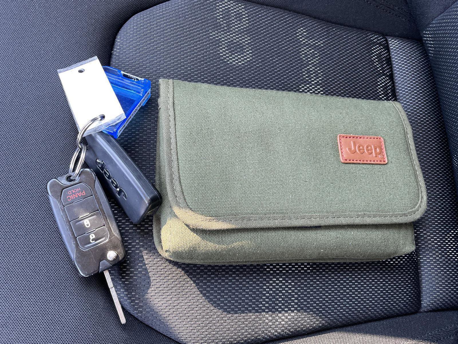 Used 2015 Jeep Renegade Latitude AWD/4WD image 5