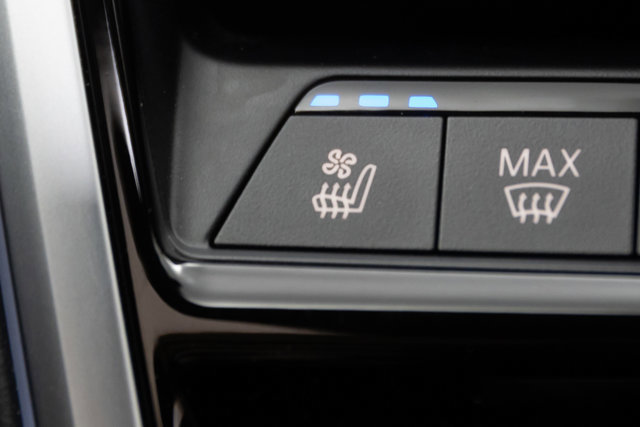 Used 2019 BMW M850i xDrive Convertible w/ Driver Assistance Package image 17