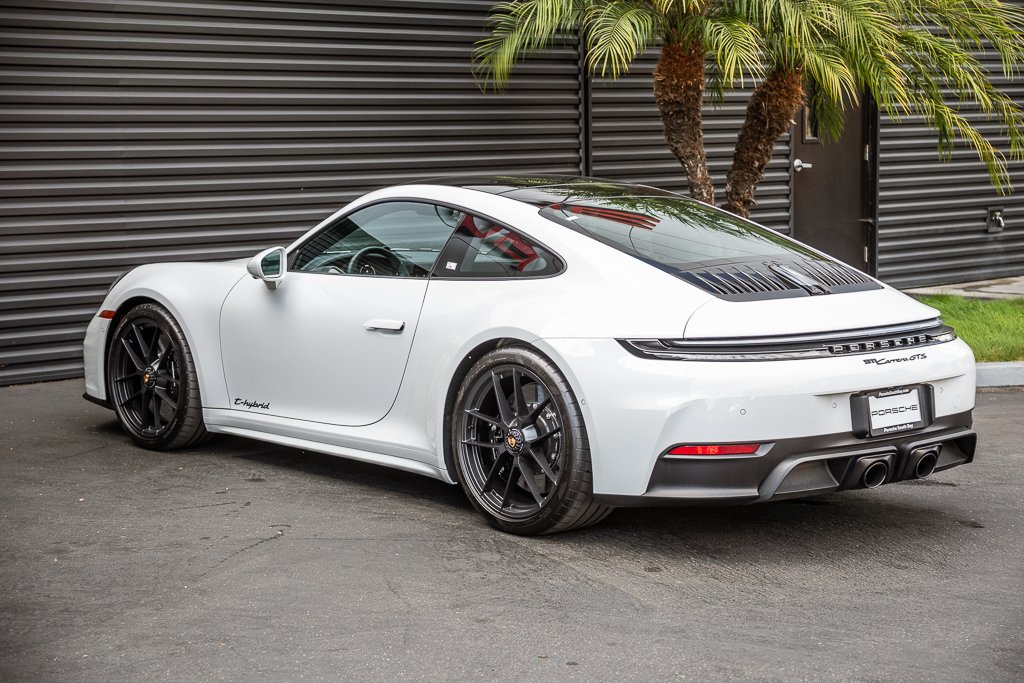 Certified 2025 Porsche 911 Carrera GTS RWD image 3