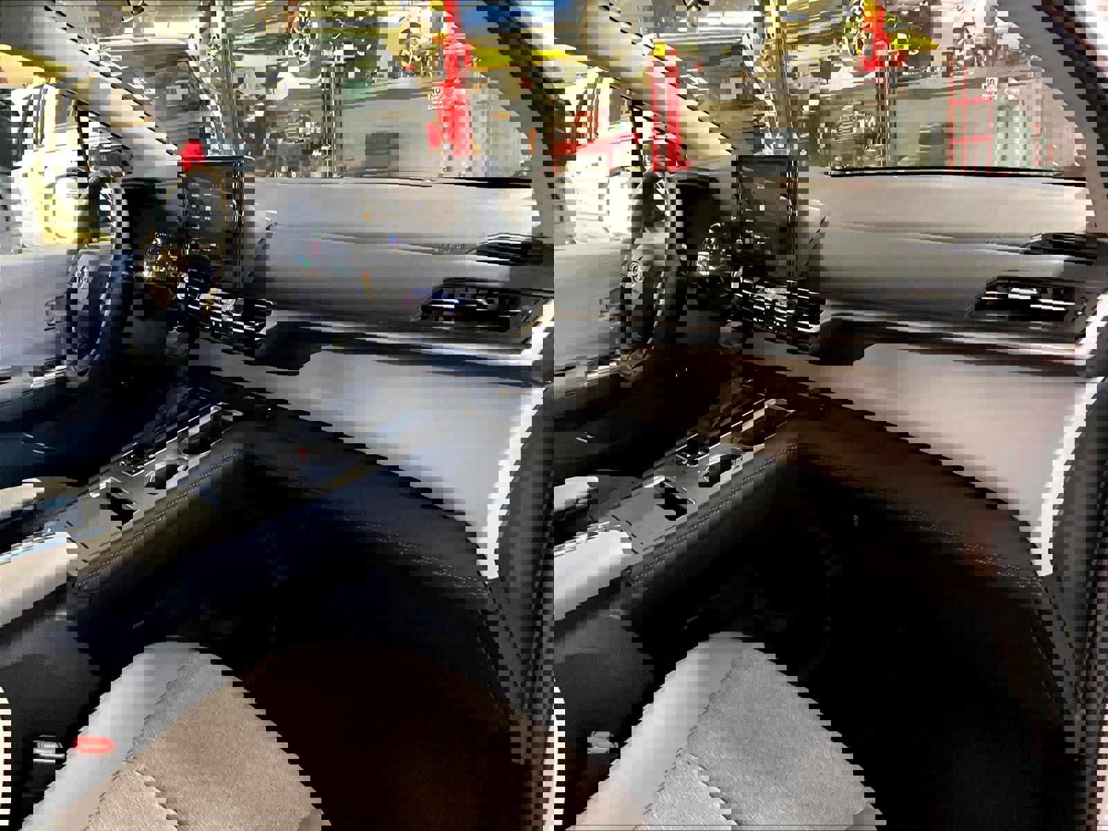 Used 2025 Toyota Sienna LE image 14