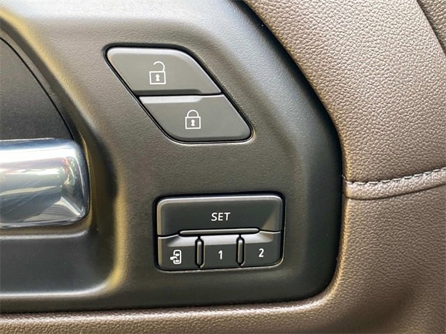 Used 2022 GMC Sierra 3500 Denali w/ Denali Ultimate Package image 14