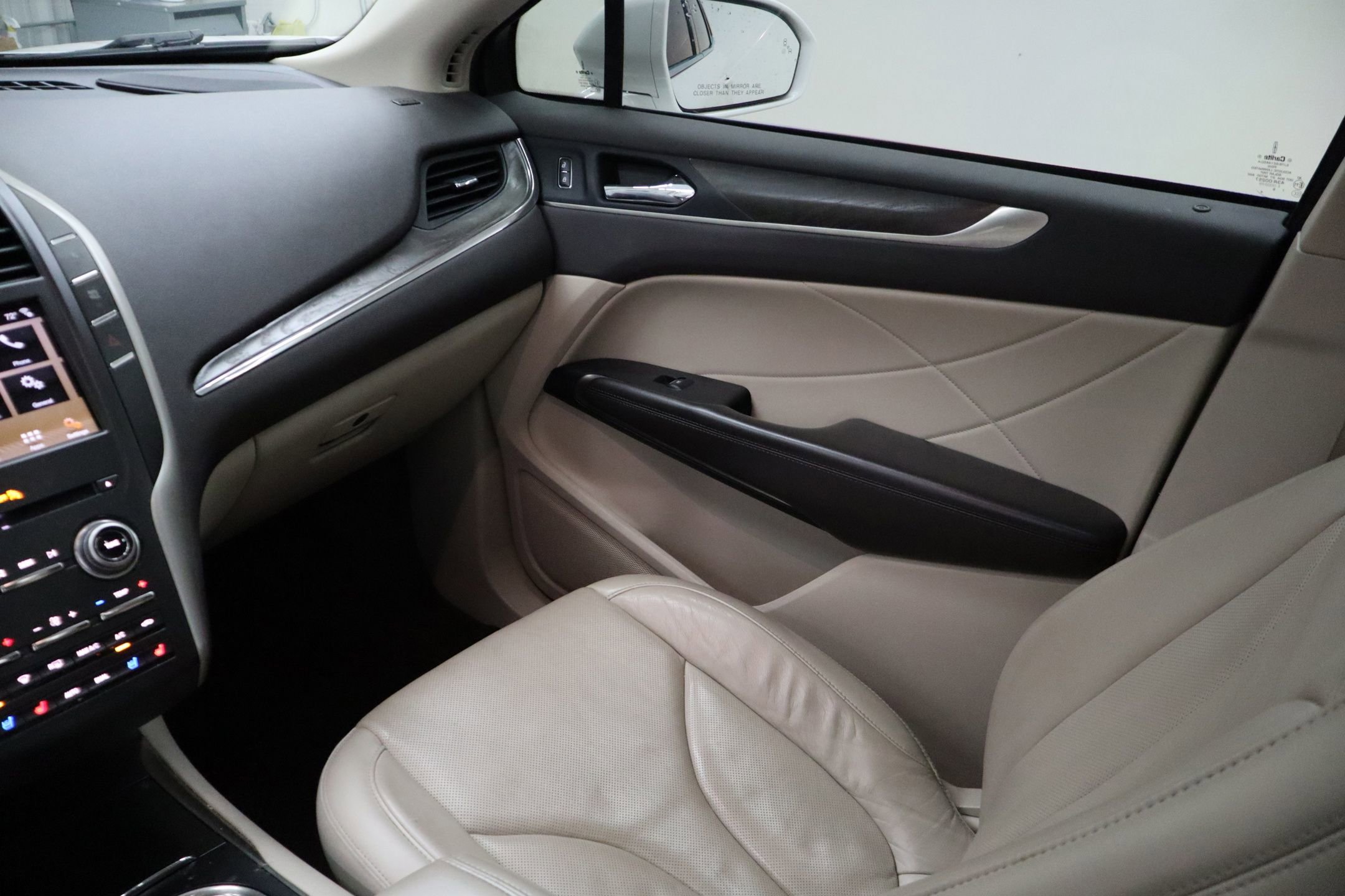 Used 2017 Lincoln MKC Reserve FWD image 24