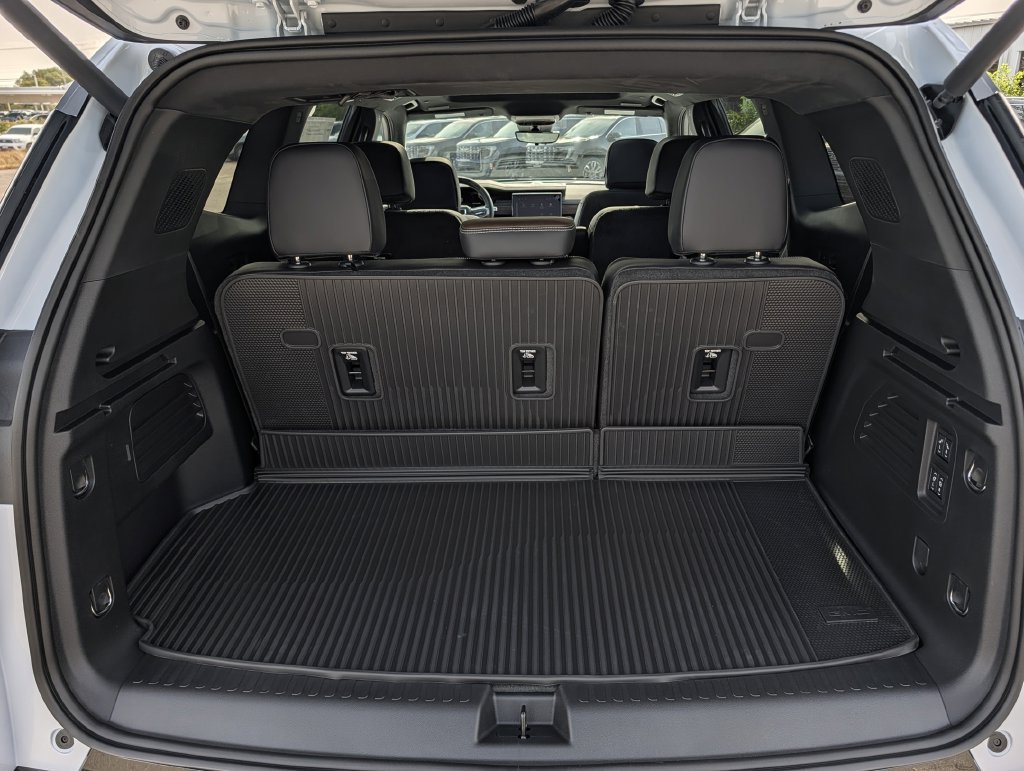 New 2027 GMC Acadia Denali Ultimate w/ LPO, Floor Liner Package AWD/4WD image 28