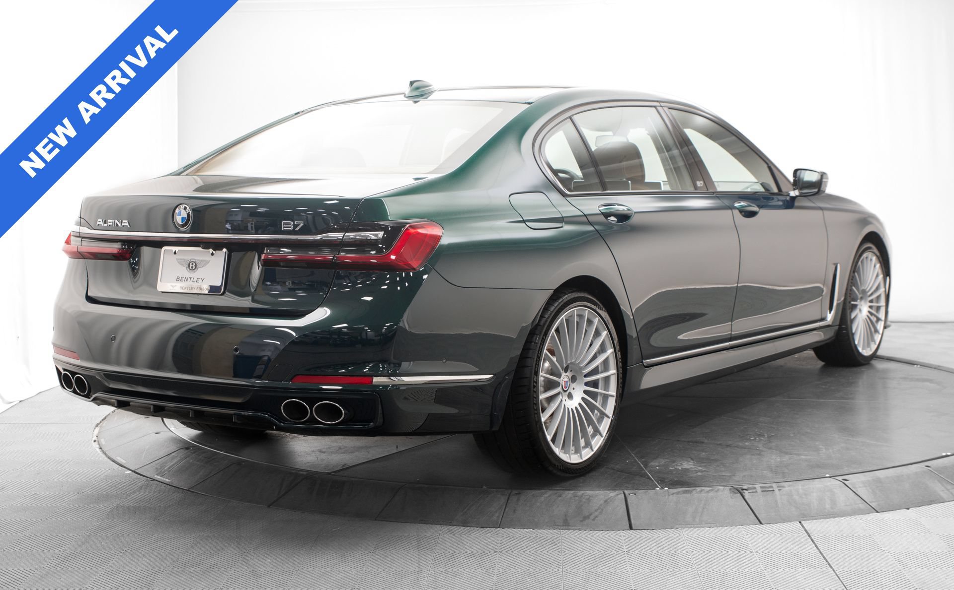 Used 2022 BMW ALPINA B7 xDrive w/ Luxury Rear Seating Package AWD/4WD image 3