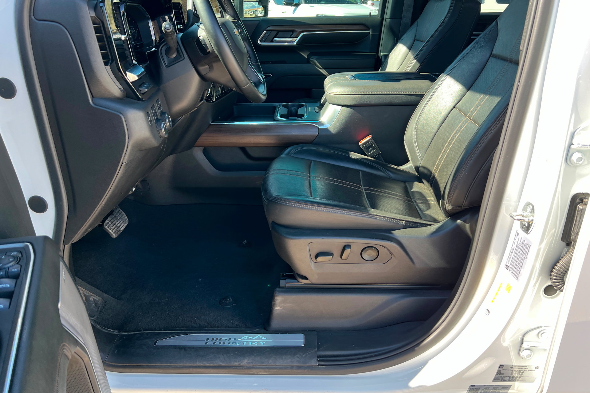 Used 2024 Chevrolet Silverado 3500 High Country w/ High Country Premium Package AWD/4WD image 17