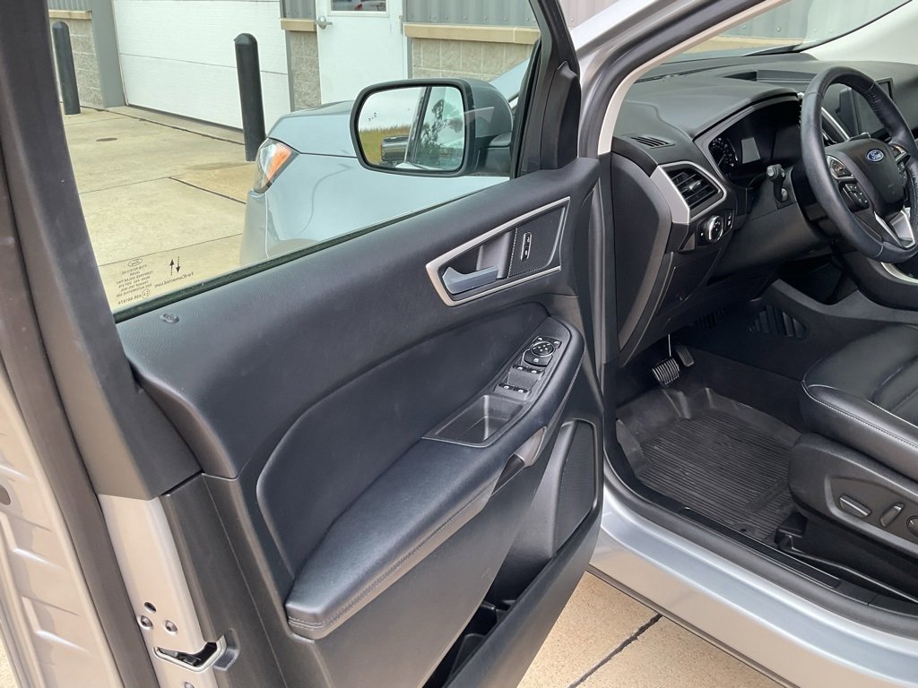 Used 2023 Ford Edge SEL w/ Convenience Package image 7