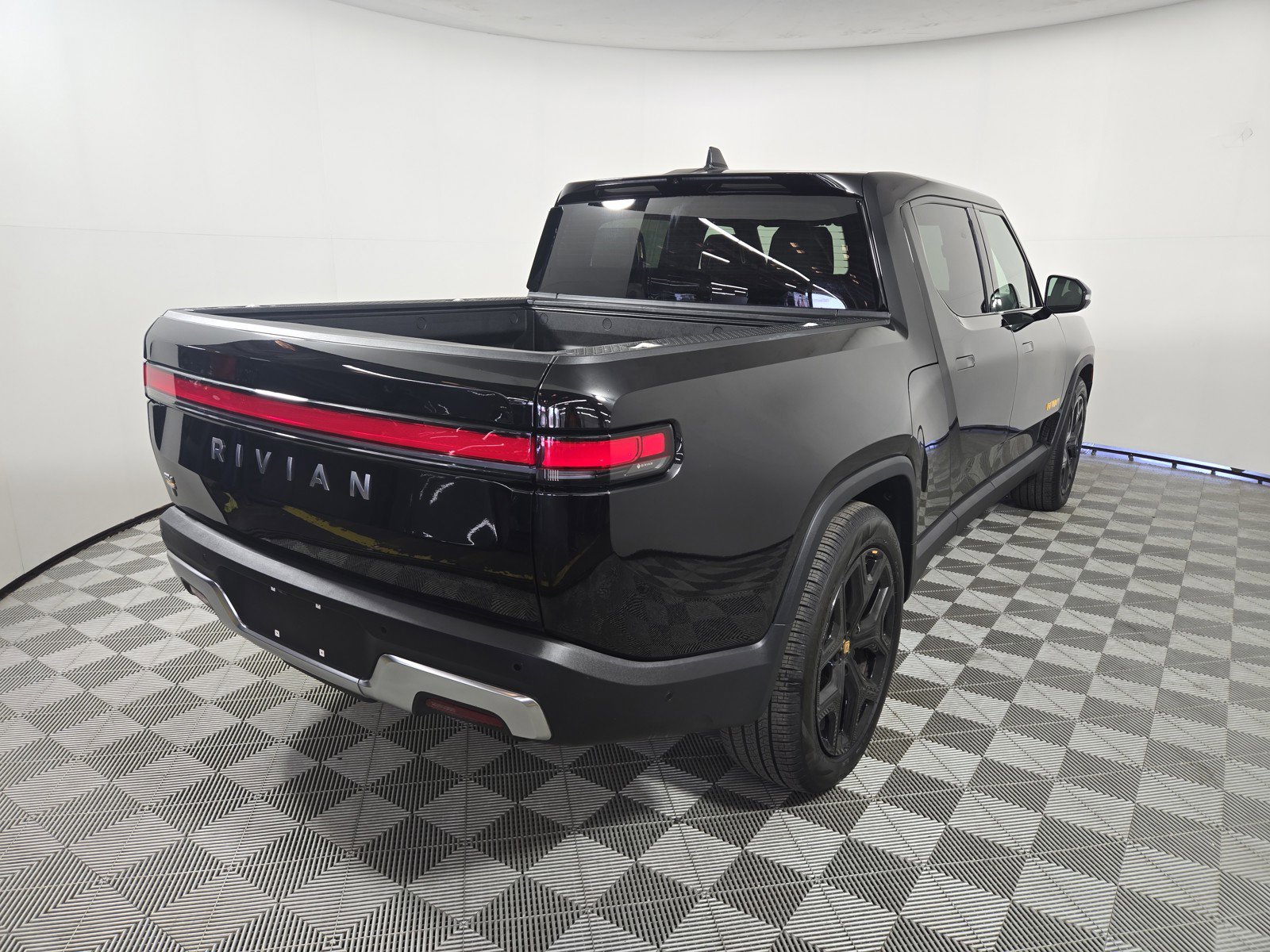Used 2023 Rivian R1T Launch Edition AWD/4WD image 5