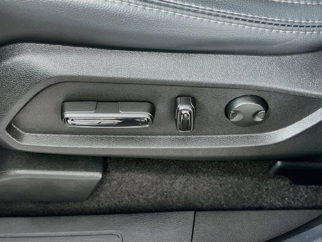 Used 2025 Honda Pilot Touring image 13